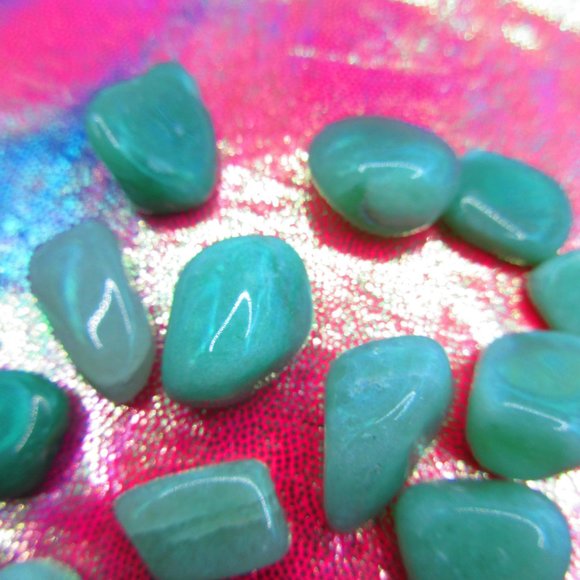 Green Aventurine Tumbled 1 Ounce Grid Set - Picture 4 of 5
